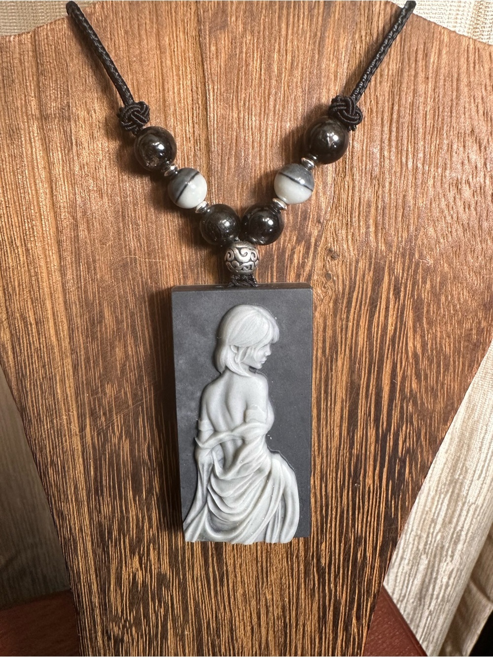 Tai Chi Stone Lady Beauty Cameo Pendant Necklace on Beaded Adjustable Rope
